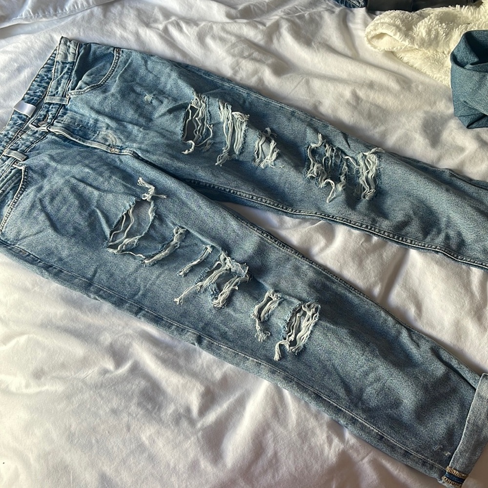 Never worn boyfriend jeans from H&M